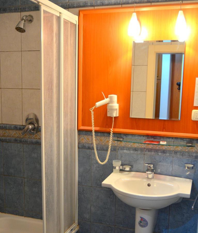 Hotel Iadolina 斯塔纳德瓦勒 外观 照片